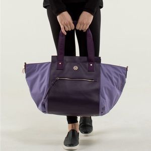 Lululemon Carry Me Om tote in Winter Orchid/Deep Zinfandel